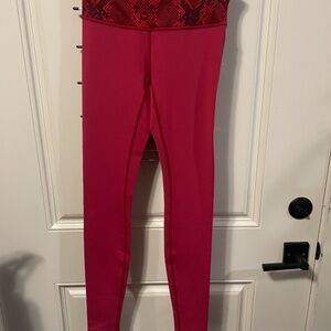 NWOT LULULEMON WUNDER UNDER PANT  REVERSIBLE CRANBERRY & ALARMING RED